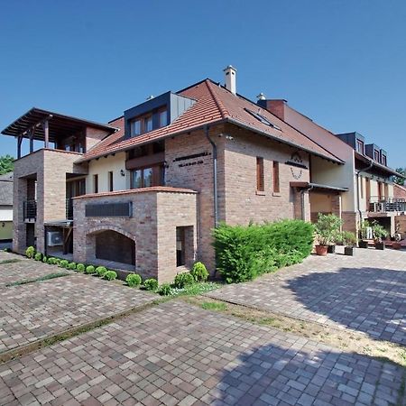 Várfürdő Panzió Gyula Esterno foto