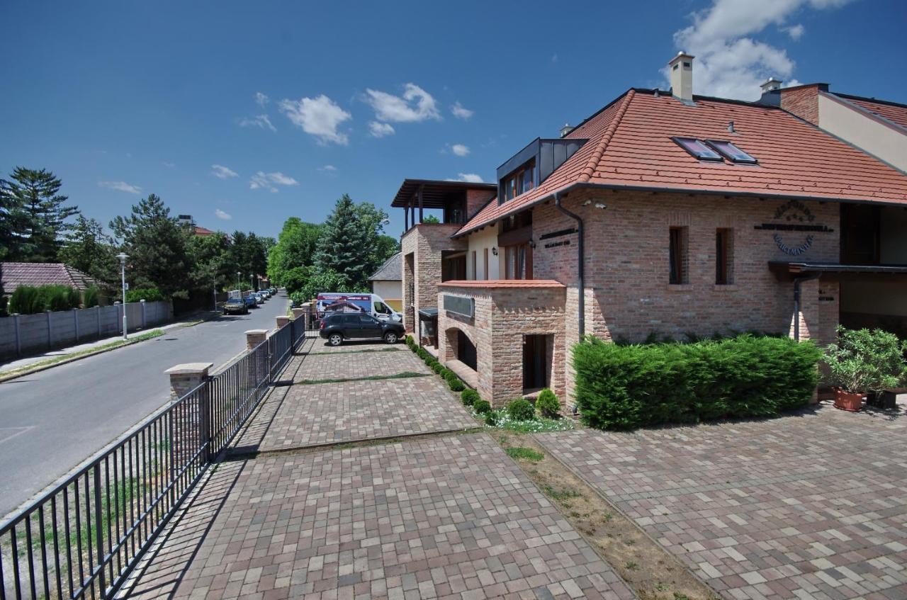 Várfürdő Panzió Gyula Esterno foto